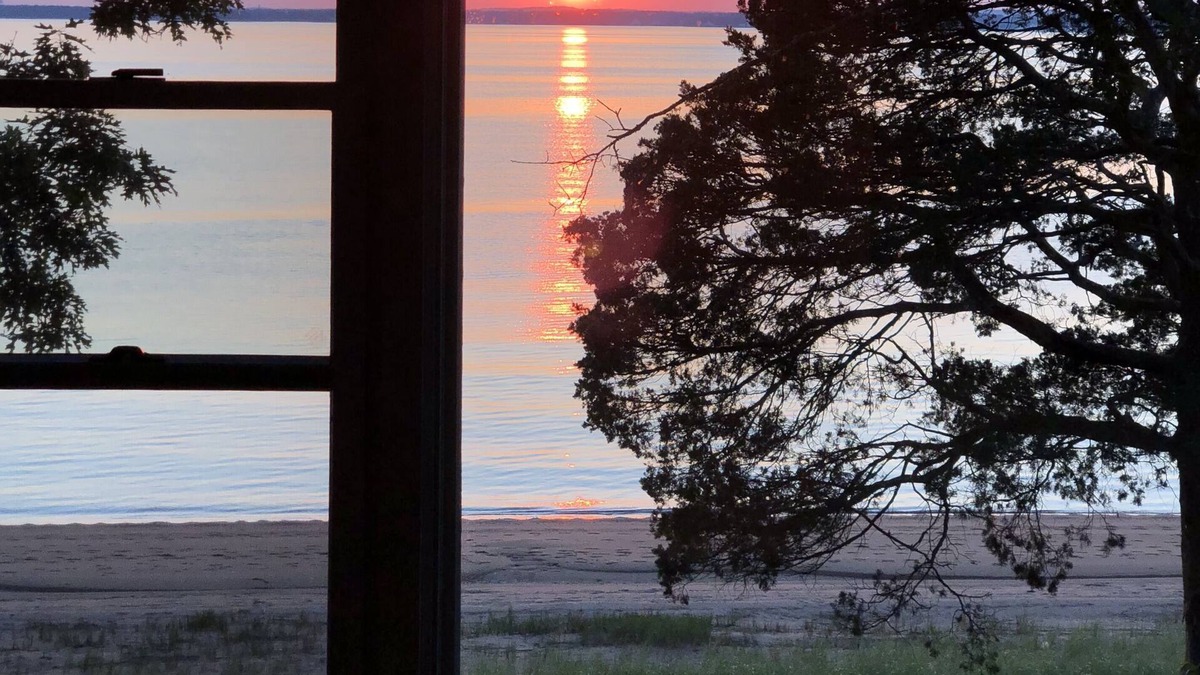Hampton Bays House | Stunning Bayfront Views