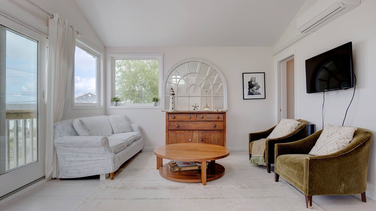 Westhampton Beach House | Stunning Beach House steps to ocean beach