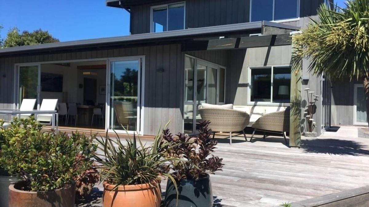 Waikuku Beach House | Stunning Beach-access House