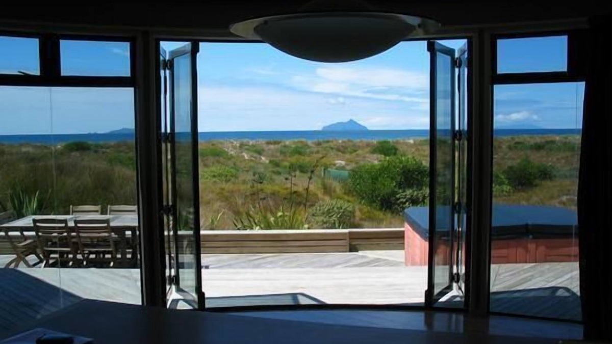 Ruakaka House | Stunning Beach Front House