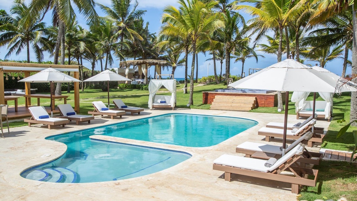 Cabarete Villa | Stunning Beach Front Property w/14 beds. Perfect for Multi families & Reunions!