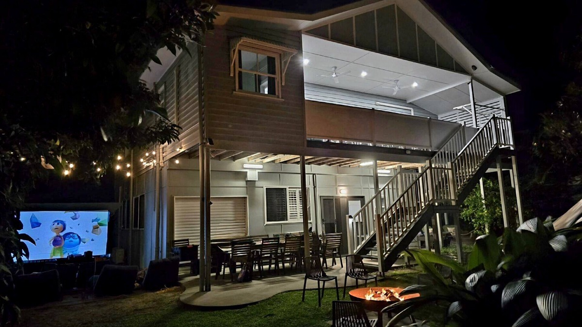 Dicky Beach House | Stunning Beach House, Glamping Tent, Outdoor Movies