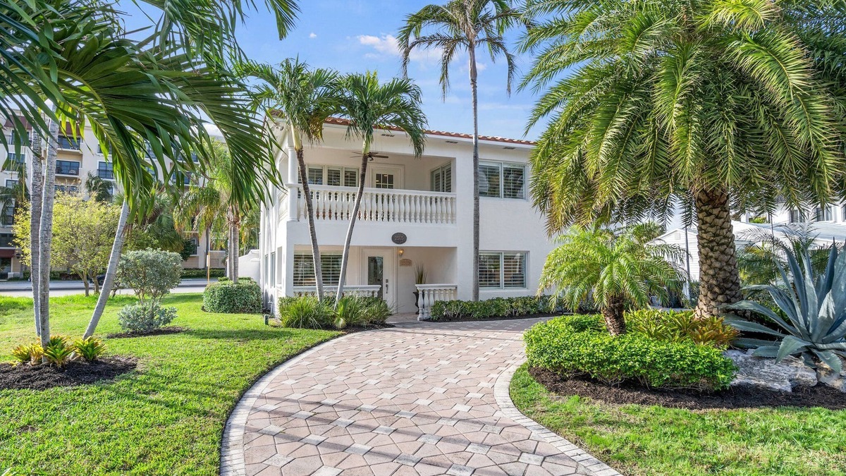 Lauderdale Beach House | Stunning Beach House Steps To The Ocean, PrivatePool &Spa , Perfect for Families