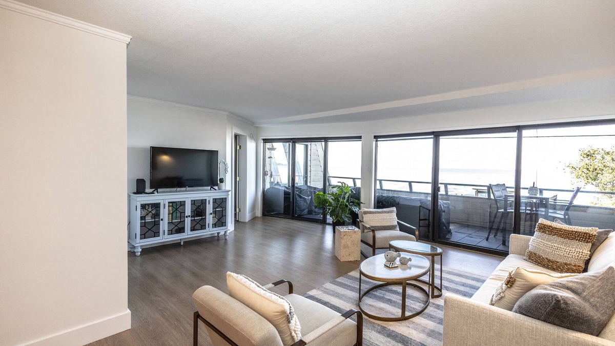 Regional District of Nanaimo Apartment | Stunning Beachfront Condo: Whale Watching & Cruise Ship Views