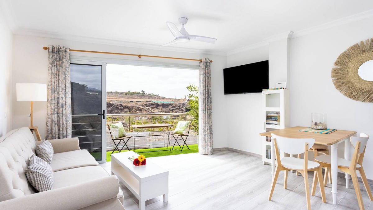 Playa San Juan Apartment | Stunning Beachfront Getaway, Your Perfect Retreat, Wifi, Garage, Sunset !
