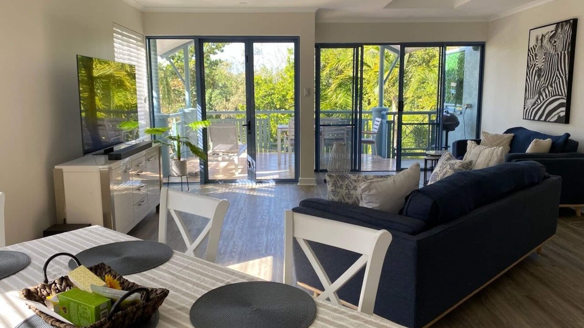 Yorkeys Knob Apartment | Stunning Beachfront Apartmentn