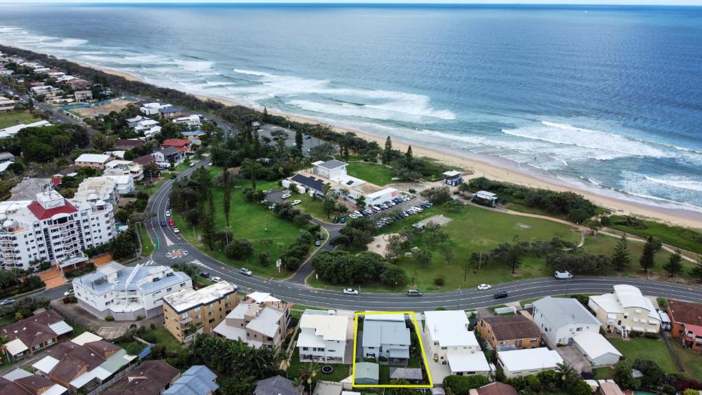 Buddina House | Stunning, Beachfront Dream Home - ZA3