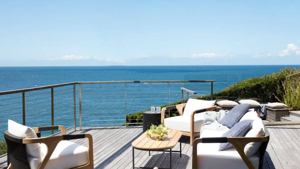 Whale Beach House | Stunning beachside Villa located 100m from iconic Whale beach, what a spectacular experience.