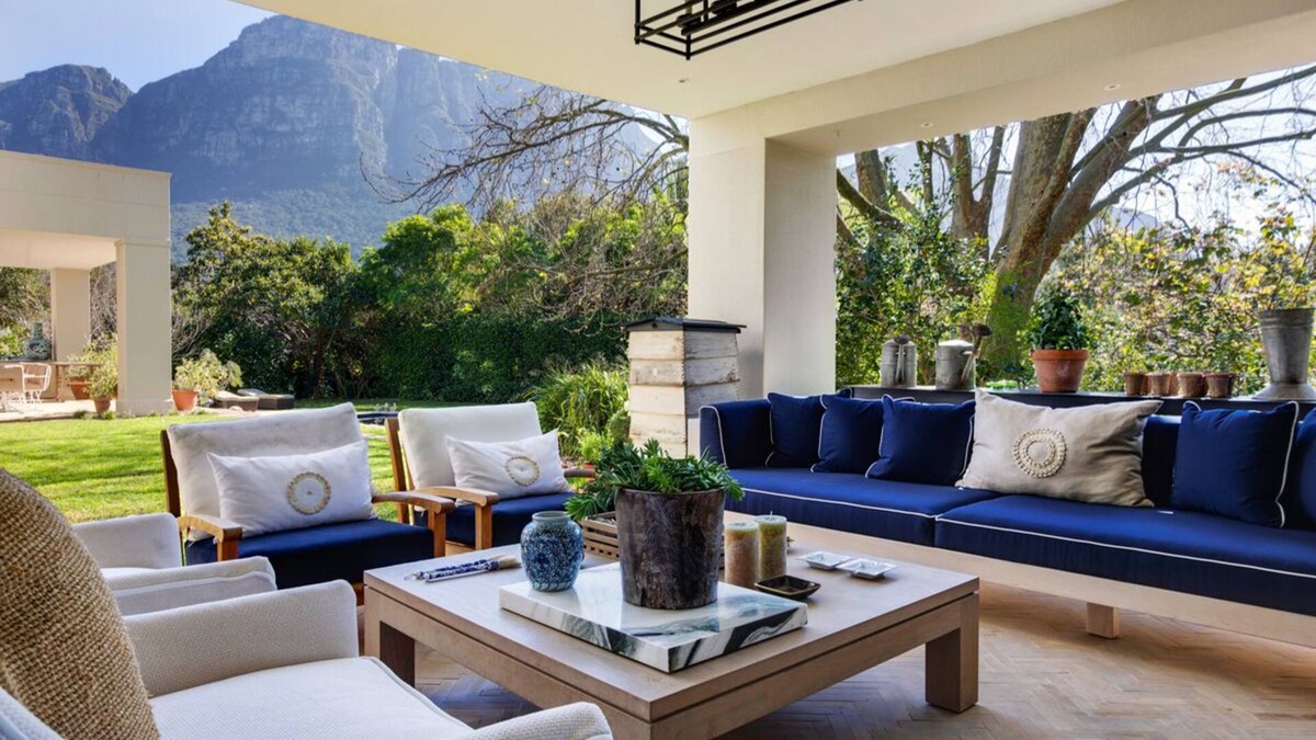 Bishopscourt House | Stunning Bishopscourt home with mountain views