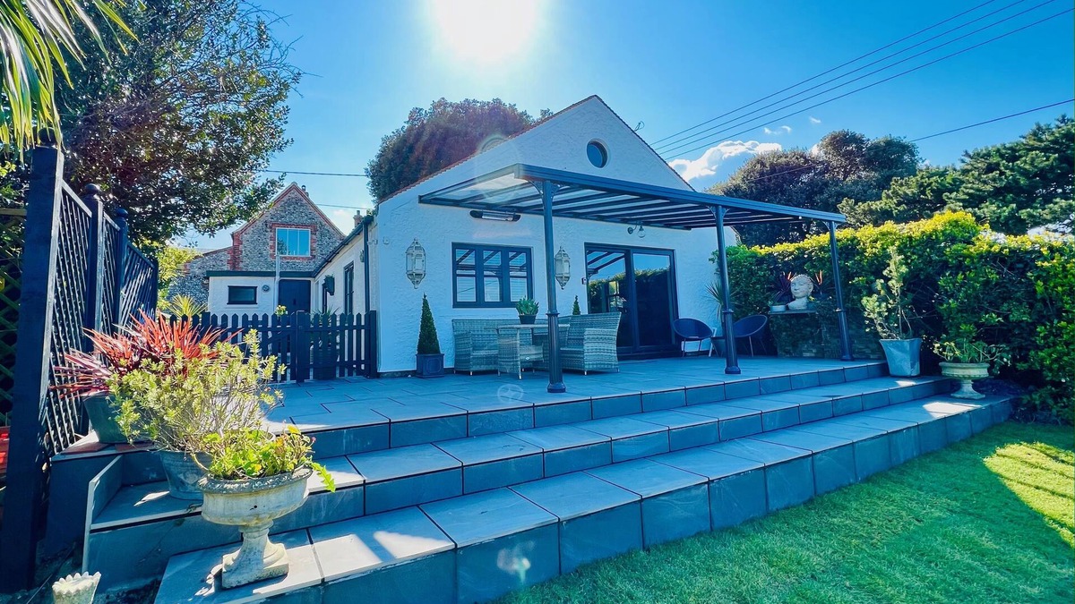 Salthouse Cottage | Stunning Boutique Holiday Cottage With Spectacular Sea Viewsn2-Beds/2-Bathrooms