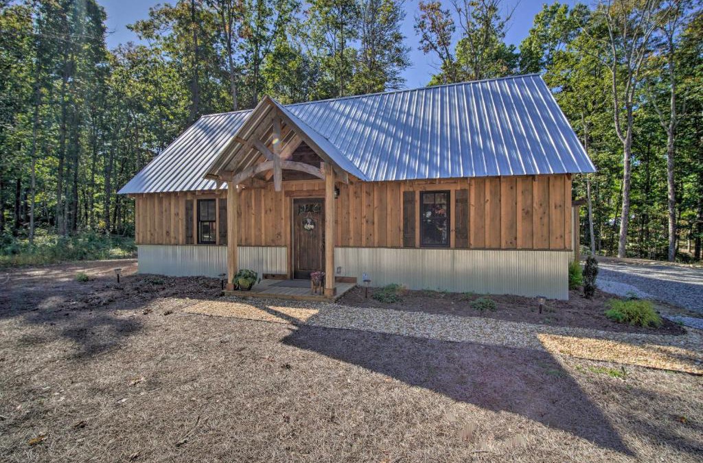 Rising Fawn House | Stunning Cabin Getaway with Private Hot Tub!