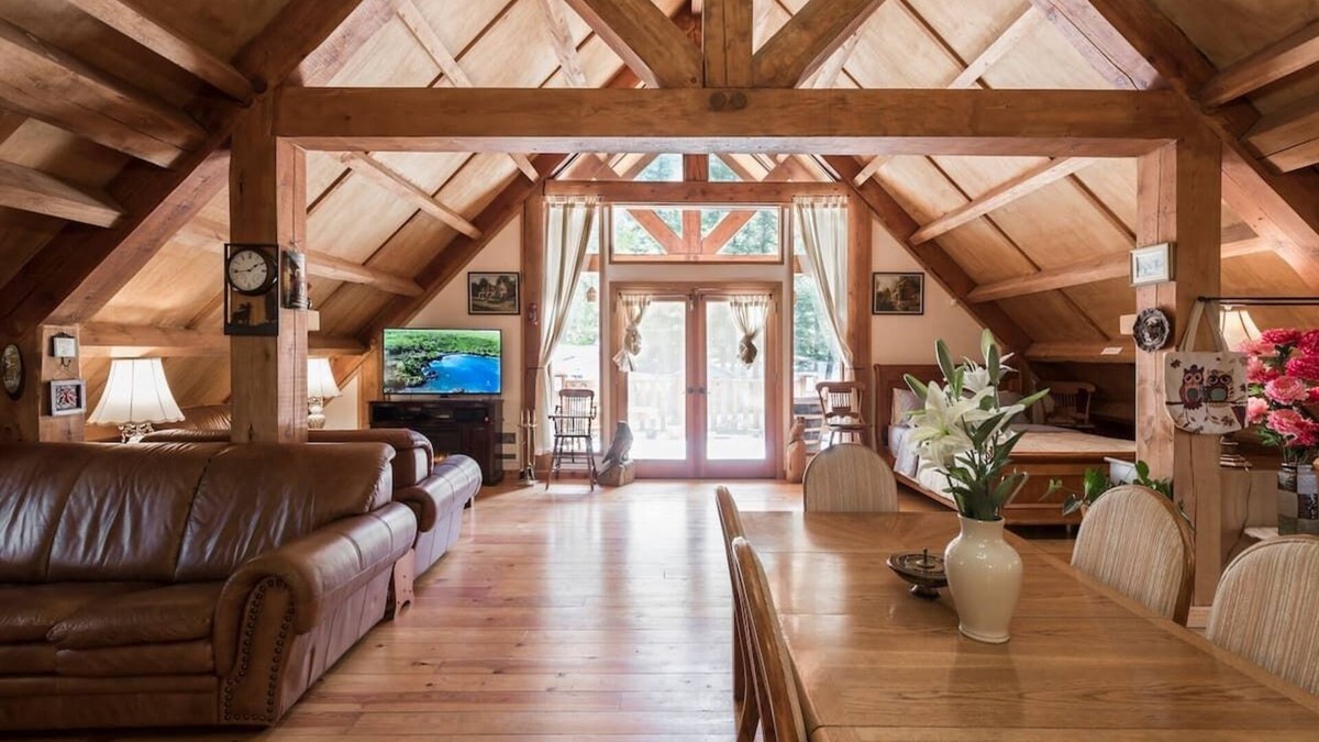 Hope Cabin | Stunning cabin, rustic decorations, great view of Mts., expansive patio