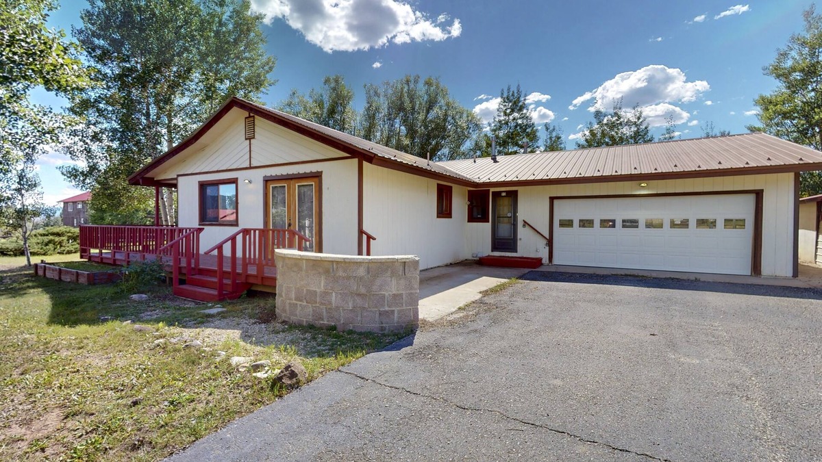 Eagle Nest Cabin | Stunning cabin w/mountain & lake views, private W/D, near outdoor activities