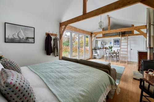 Rogate Apartment | Stunning Cabin with incredible views near Goodwood