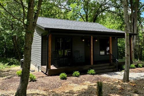 Carbondale House | Stunning Cabin with Spa Perfect for Outdoor Sports in Carbondale, Illinois