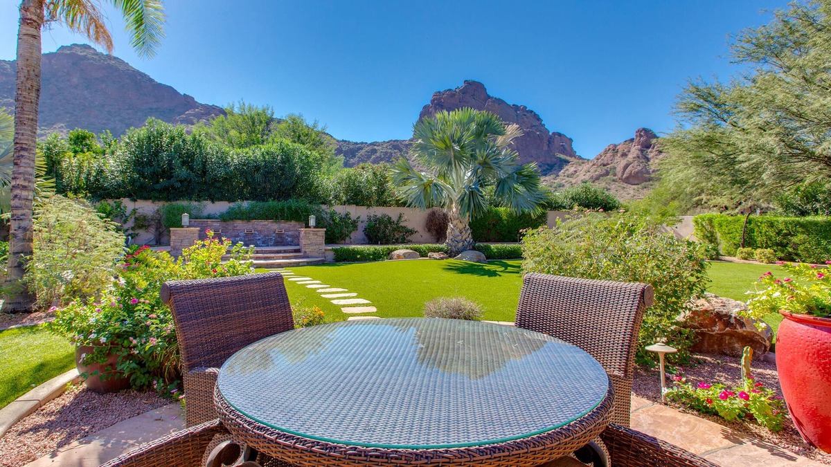 Paradise Valley House | Stunning Camelback Views, 4 bdrm 3 bath + Office w/Futon, Firepit, B-Ball Court