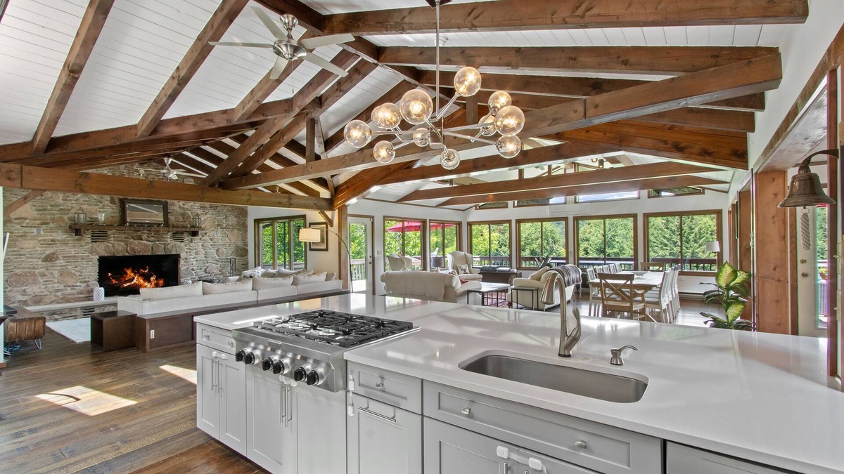 Callicoon House | Stunning Catskills lodge with private lake in 70 acres