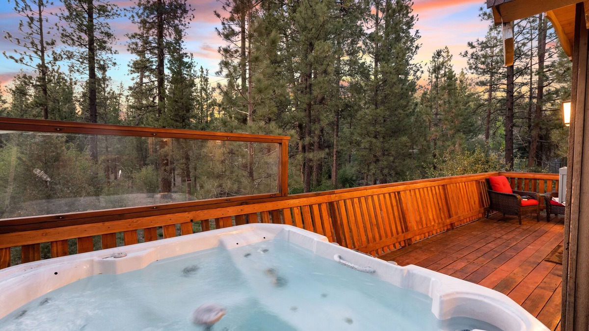Fox Farm Ski Chalet | Stunning Chalet w/Central AC. Close to Lake and Village- Spa, Fireplace and BBQ