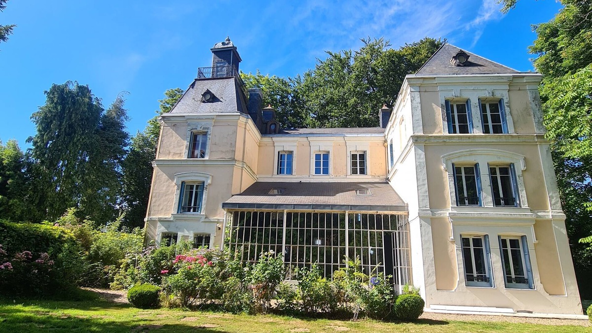 Gommerville House | Stunning Chateau with huge Orangery perfect for big groups.