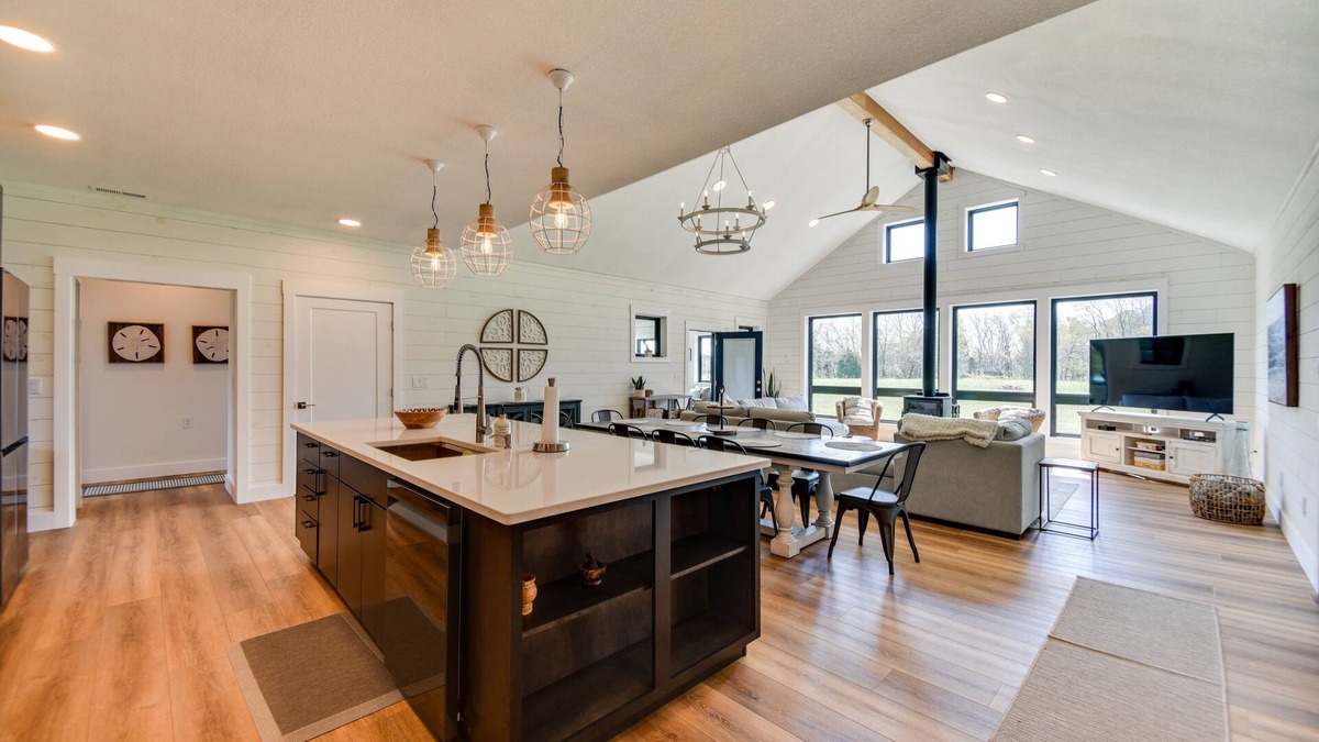 Machipongo House | Stunning Chesapeake Bay Farmhouse w/Dock & Kayaks