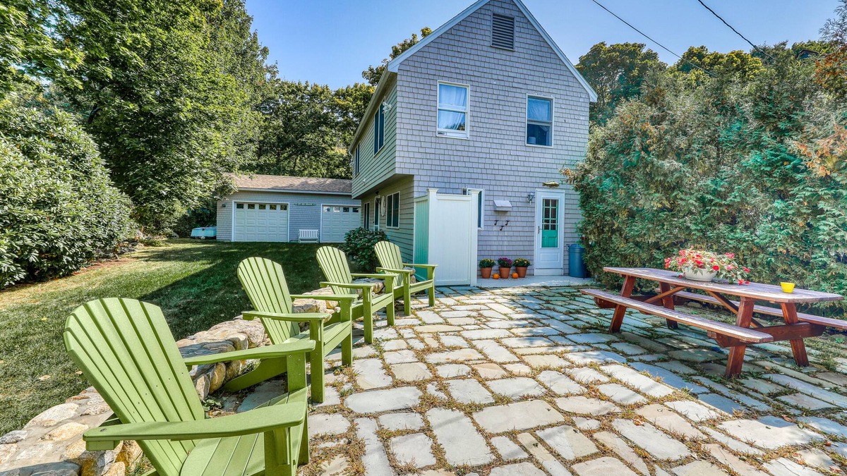 Rockport House | Stunning classic home with central AC, WiFi, outdoor patio, W/D, & full kitchen