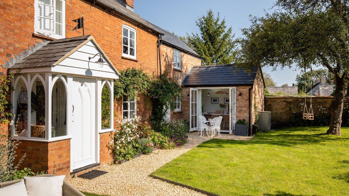 Chipping Norton Cottage | Stunning cottage with modern twists and original features - Carpenters Cottage
