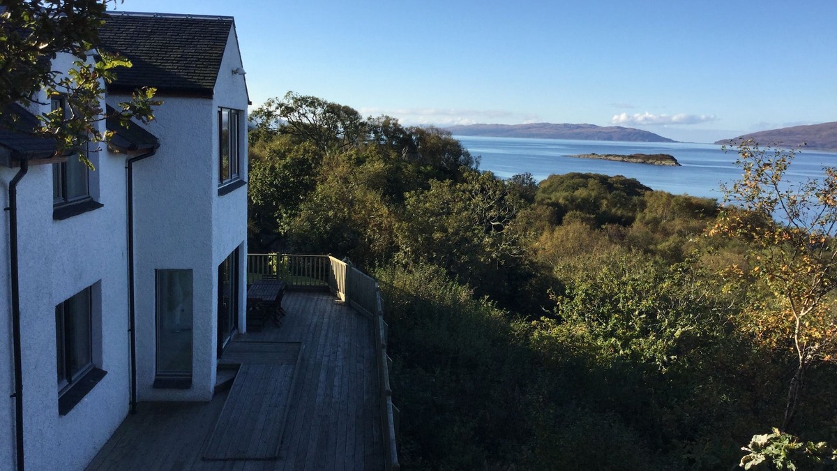 Craobh Haven House | Stunning Coastal House near Oban by the sea with Island views spacious 4 bedroom