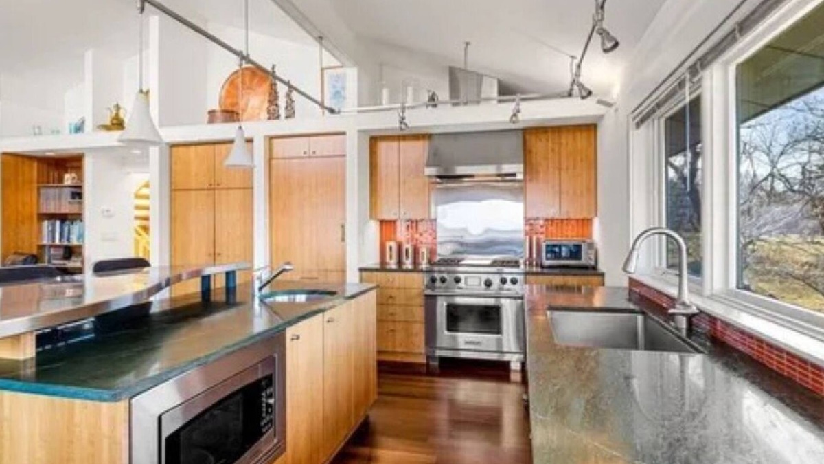 Gloucester House | Stunning, contemporary 2300 sq ft home with breathtaking views of Ipswich Bay