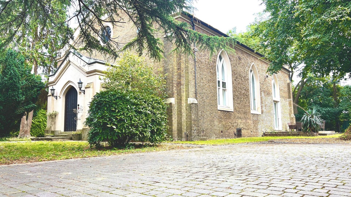 Uxbridge South House | Stunning converted church perfect for a weekend celebration