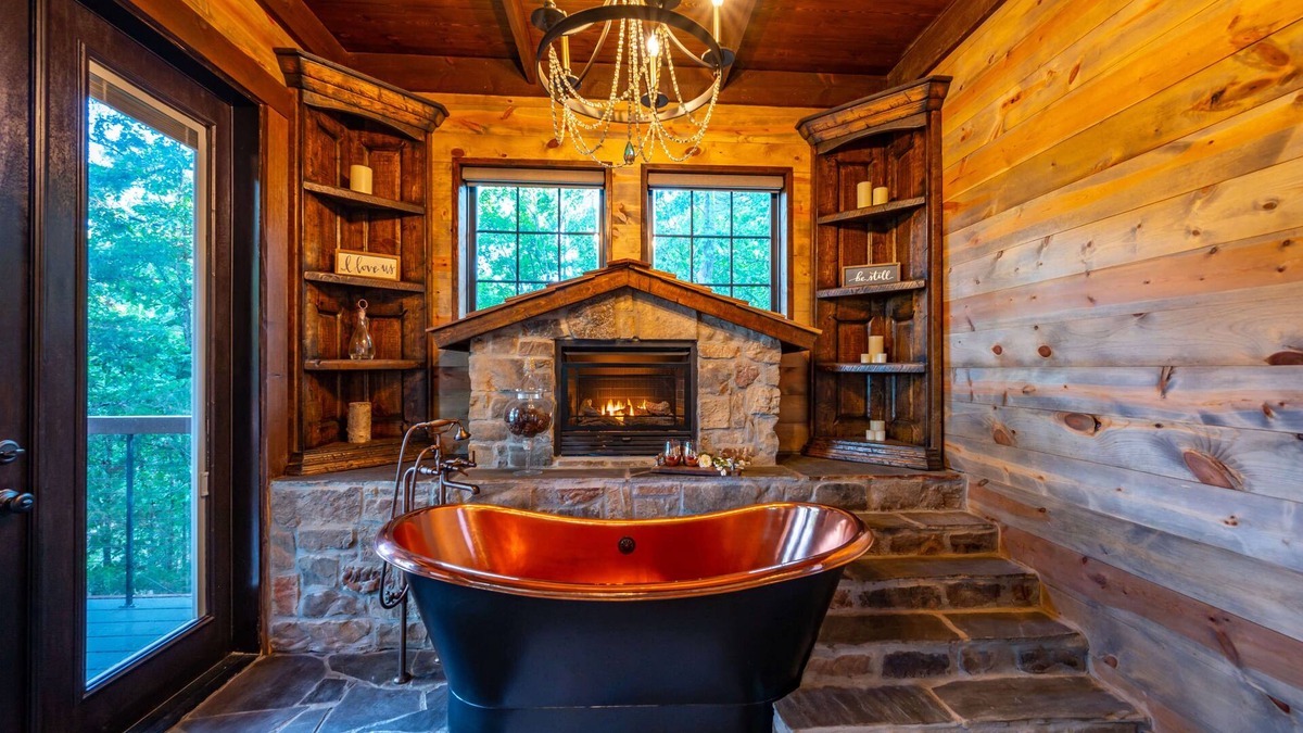 Broken Bow Cabin | Stunning copper tub room, outdoor Jacuzzi with view of Pine Lake