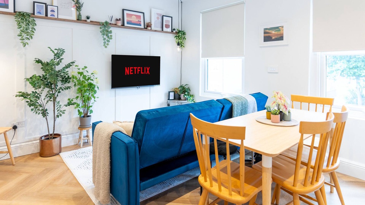 Canning Town North Apartment | Stunning cosy flat near 02, canary wharf, free parking