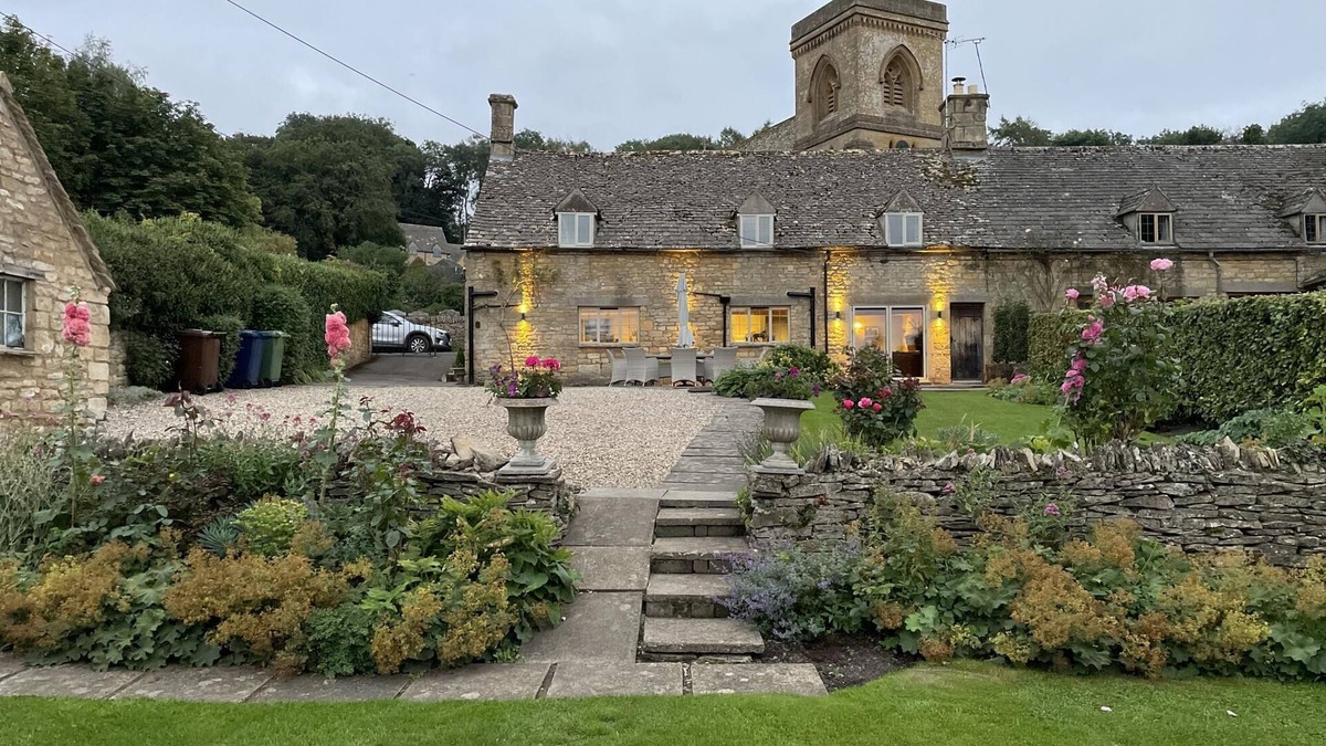 Snowshill Village House | Stunning Cotswold Cottage in Snowshill Broughwood