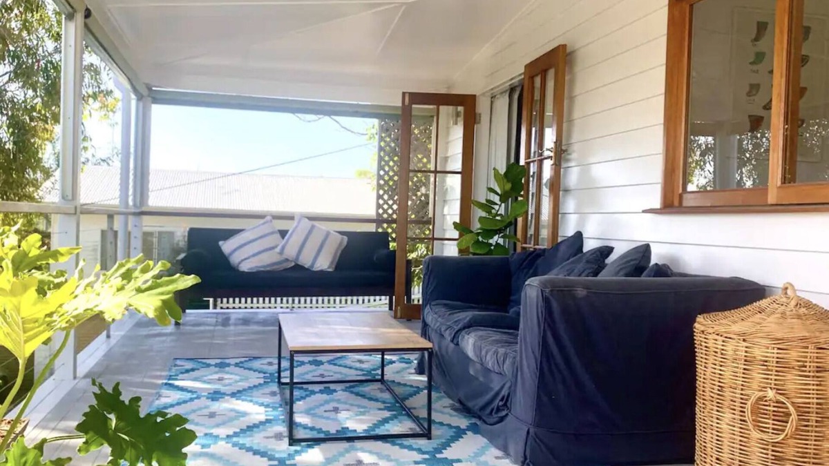 Yamba House | Stunning couples luxury beach house! Walk everywhere! wifi+fire+parking+garden!