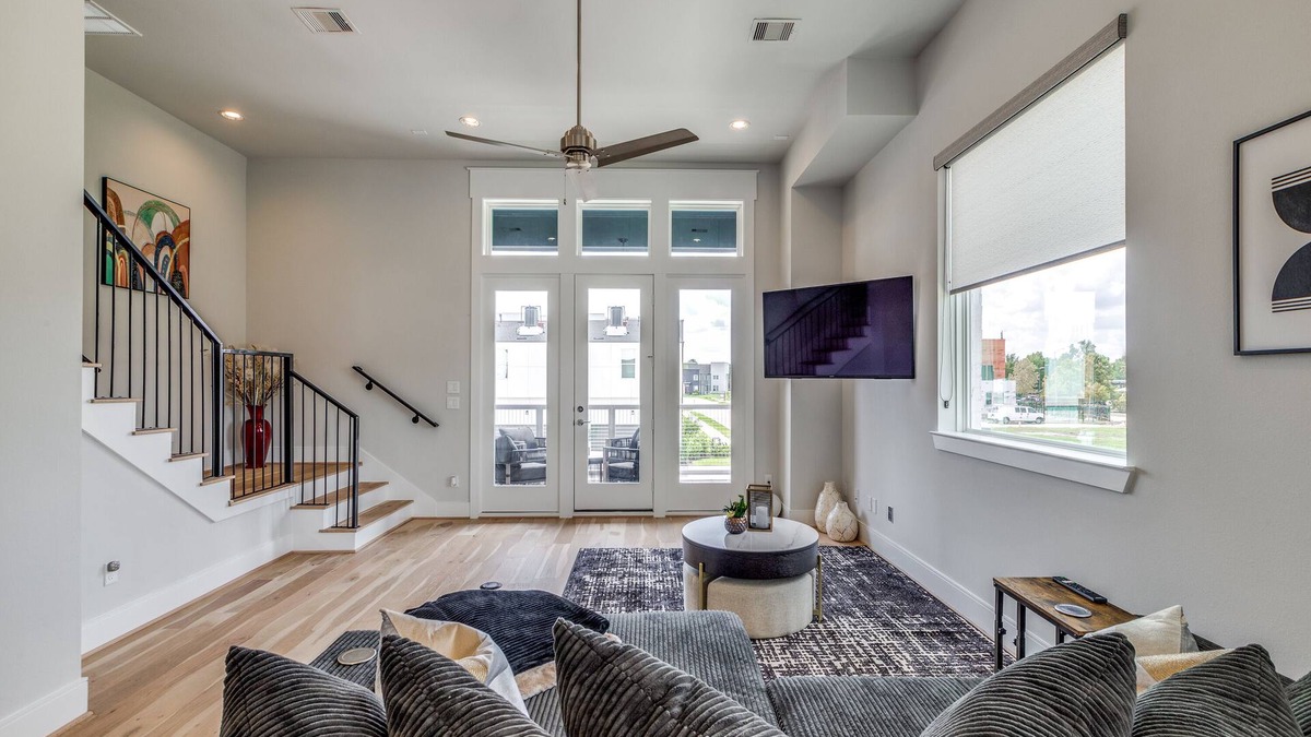 Spring Shadows House | Stunning & Cozy 3 story home in Houston!