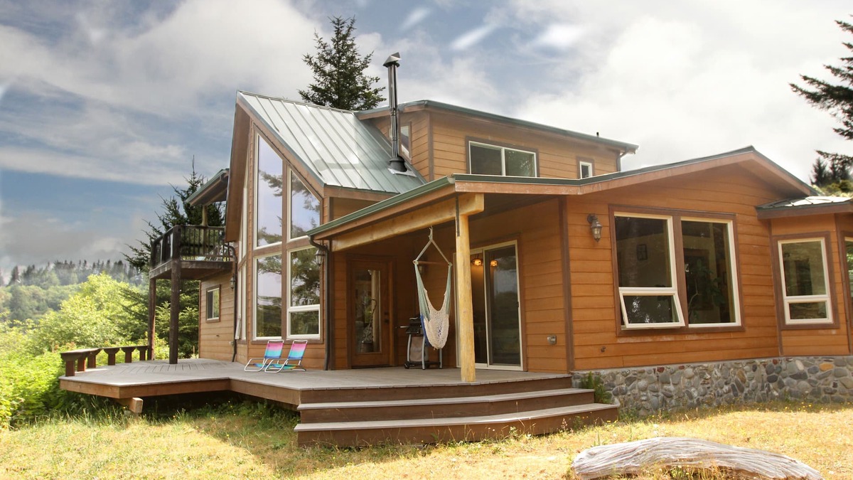 Brookings Cabin | Stunning Custom Cabin in the woods; Mountain and Ocean Views!