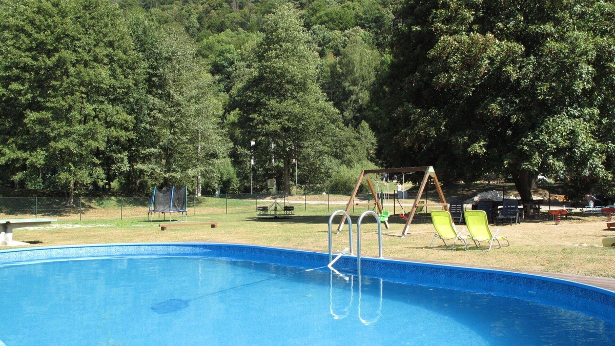 Ceska Metuje House | Stunning private villa with WIFI, pool, TV, patio, pets allowed, panoramic view and parking