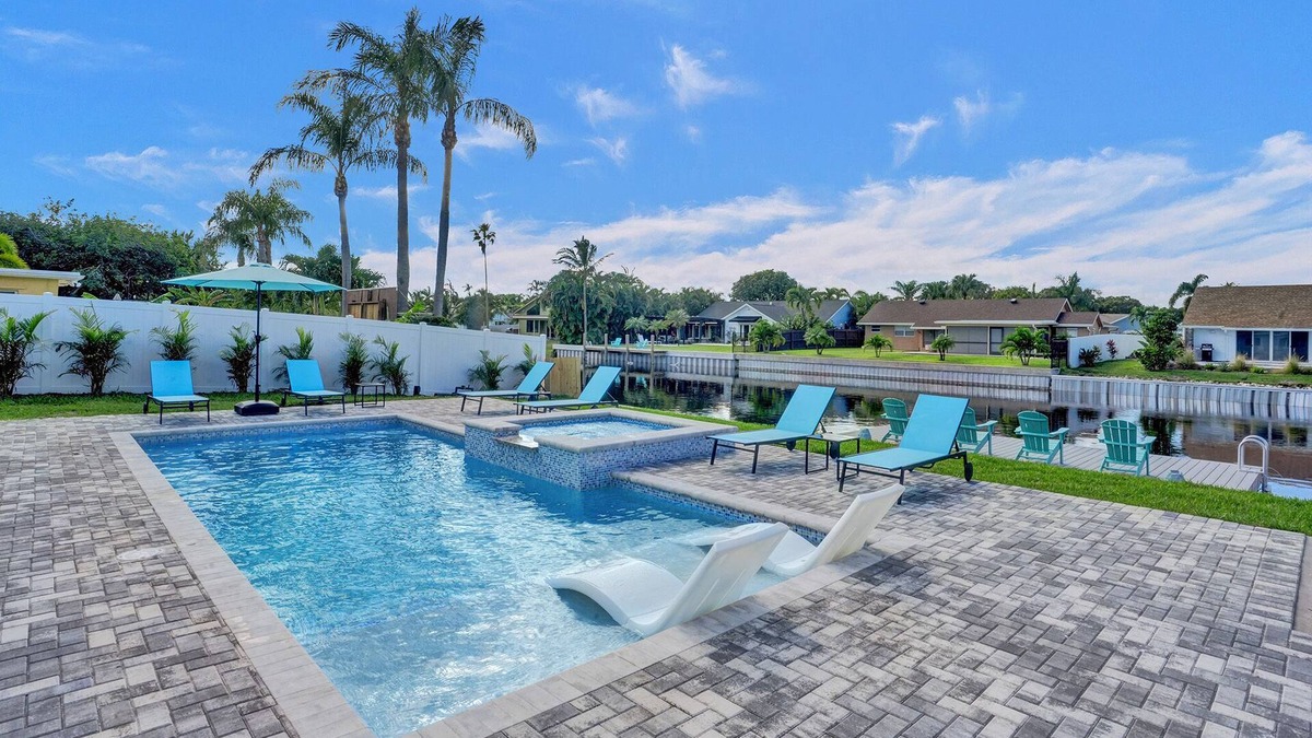 Tropic Palms House | Stunning Delray Beach Waterfront Oasis Heated Pool / Spa / Canal / Pool Table