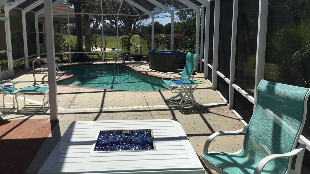 Virginia Trace House | Stunning Designer Pool Home,: Spa, Golf View, Golf Cart, Walk to Square