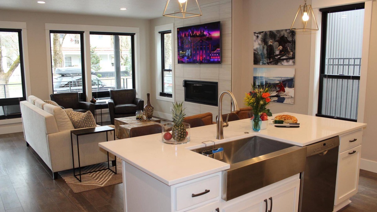 Garden District House | Stunning Downtown Home on Sherman Avenue