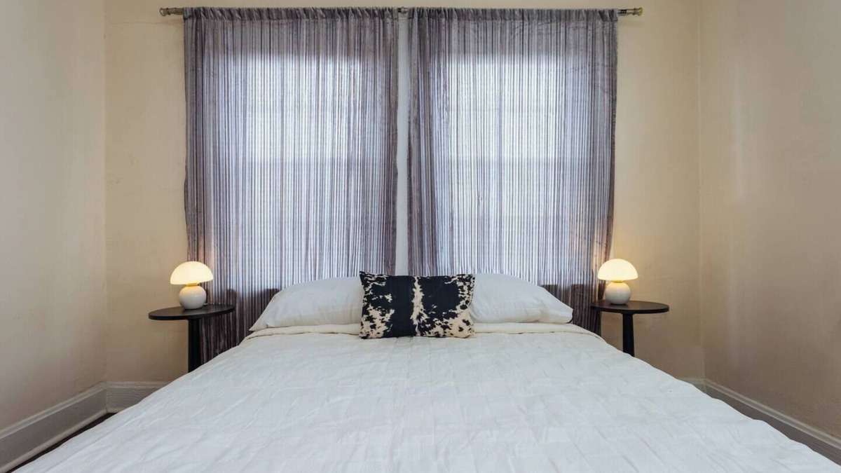 Quality Hill Apartment | Stunning Downtown Views+Parking