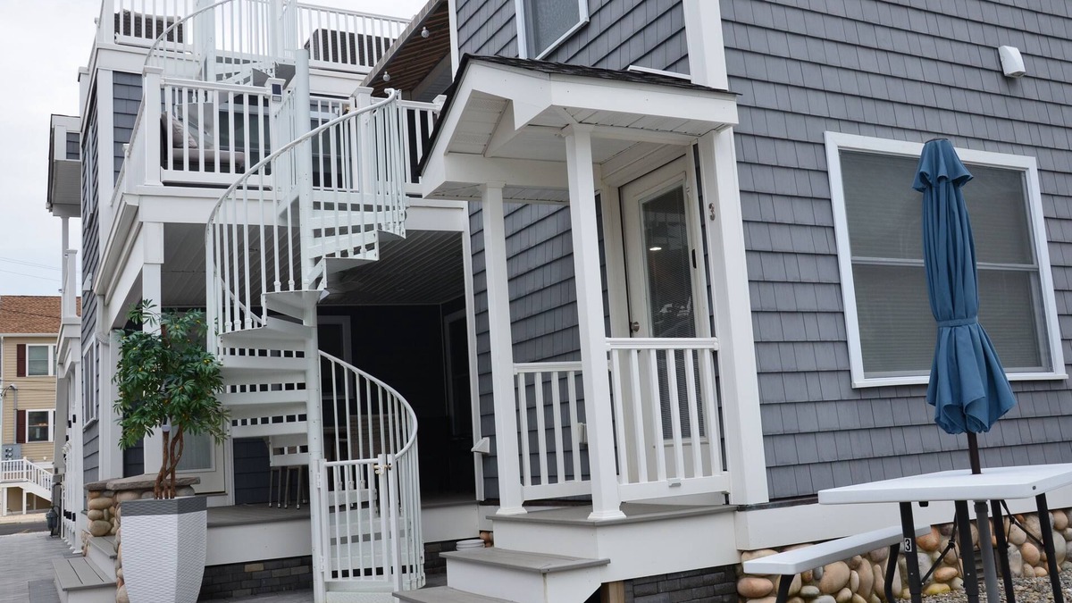 Ortley Beach House | STUNNING DUPLEX- Ocean Views - Roof Top Deck!