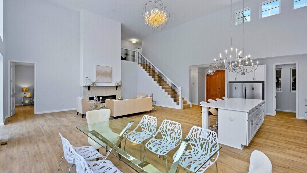 Plymouth House | Stunning Elegant Retreat. Central. New home!