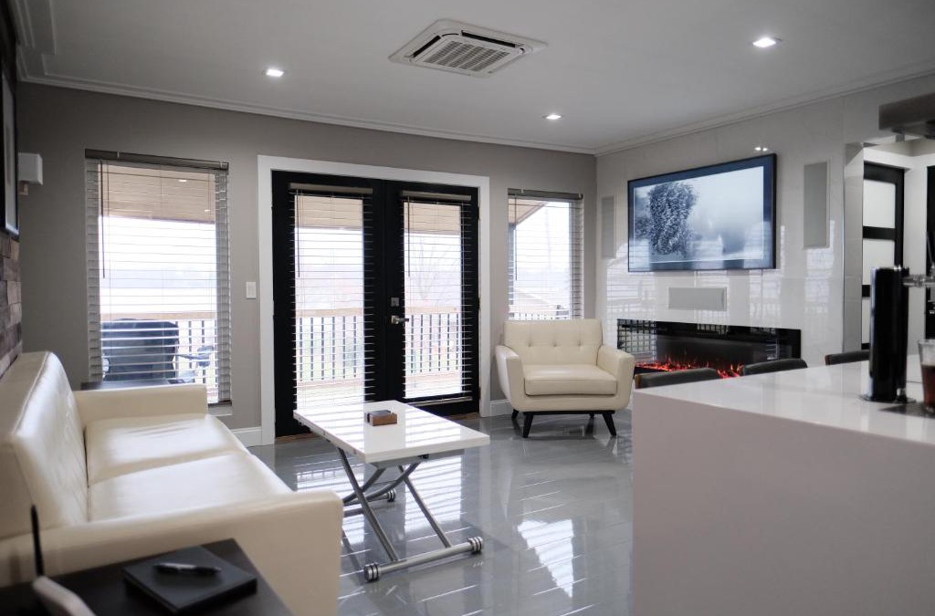 Haslett Apartment | Stunning exec spa retreat w/panoramic lake views!