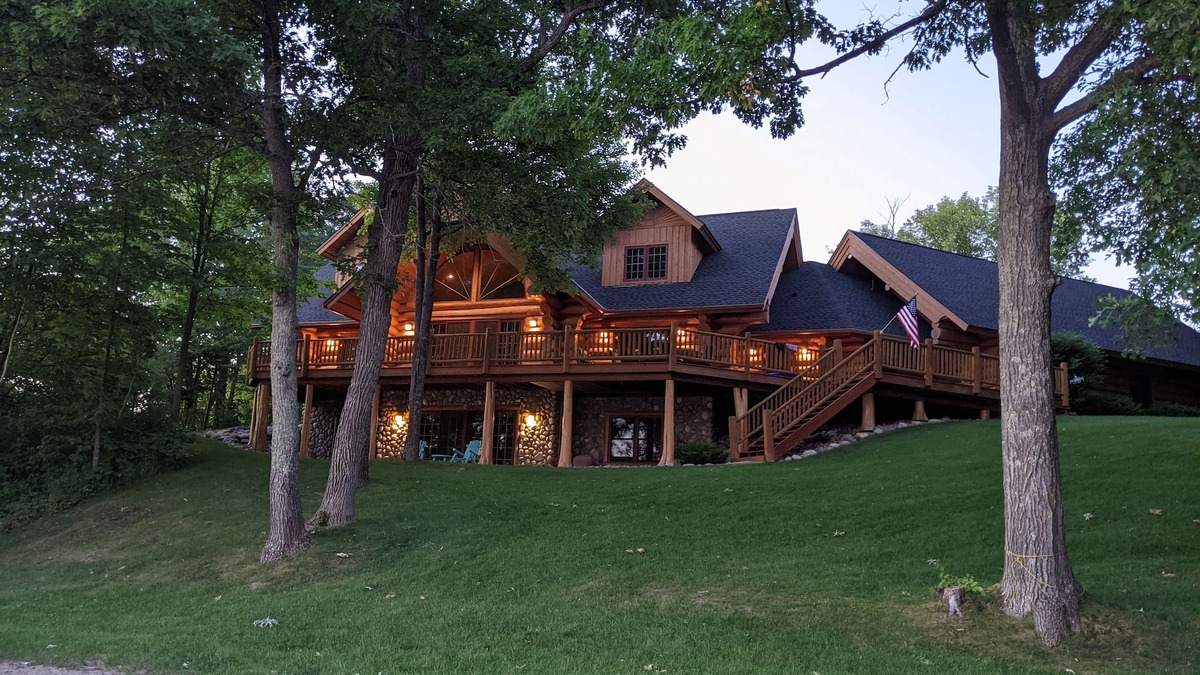 Cohasset Cabin | Stunning Executive log cabin on beautiful lake