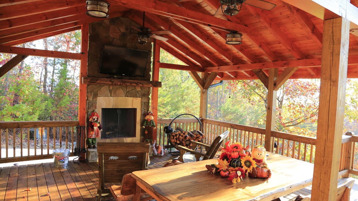 Mineral Bluff Cabin | Stunning expansive mountain views - 3 King Bedrooms, 3 Baths, privacy