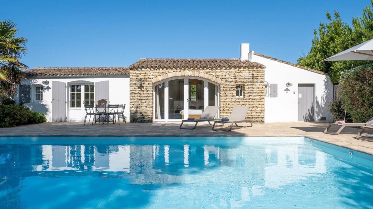 Les Portes-en-Re House | Stunning family villa with private pool and tennis court