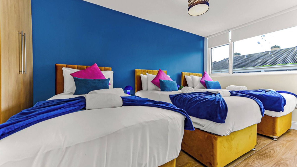 Victoria Apartment | Stunning Family Home - Sleeps 11