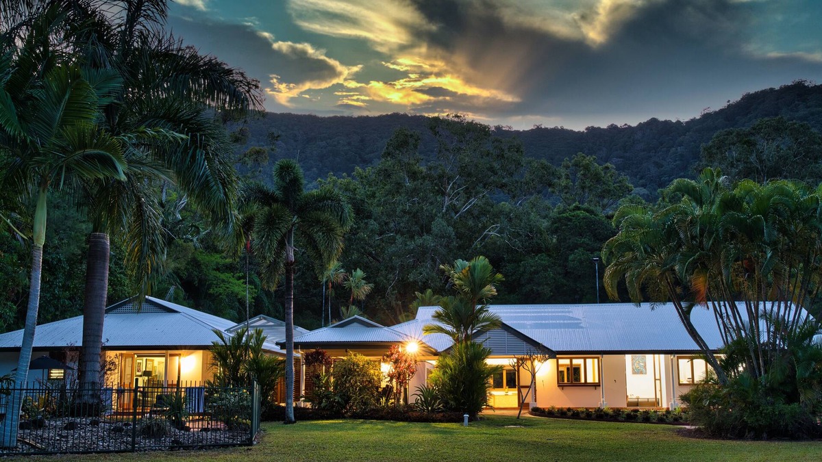 Kewarra Beach House | Stunning Family Resort Style Home - Swimming Pool + Full Tennis Court
