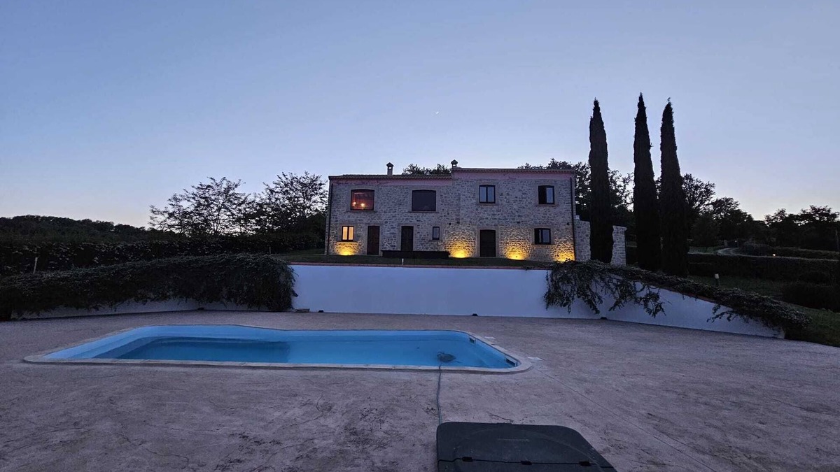 Carunchio Villa | Stunning Farmhouse with a Pool -June Sale