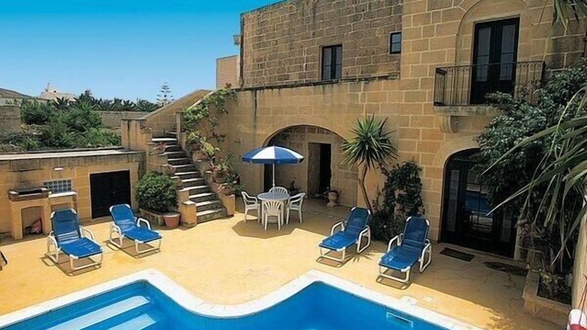 Gharb House | Stunning farmhouse with pool